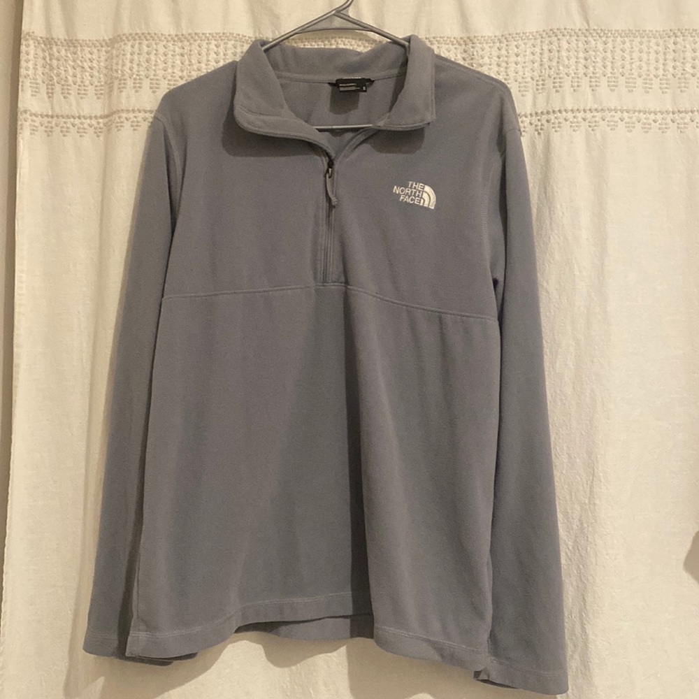 Mens medium North Face pullover.